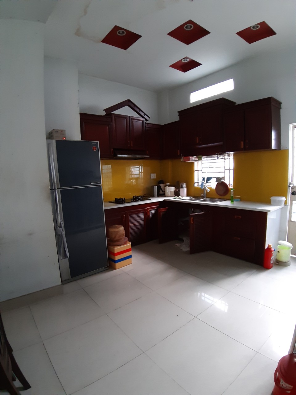 Cho thuê nhà đường Lê Văn Sỹ 5.5x17 nở hậu 7m, trệt 2 lầu ST giá 33tr/ tháng