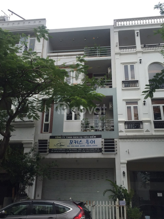 Cho thuê nhà phố mặt tiền đường lớn Phú Mỹ Hưng, Quận 7. hầm, trệt 4 lầu có thang máy.