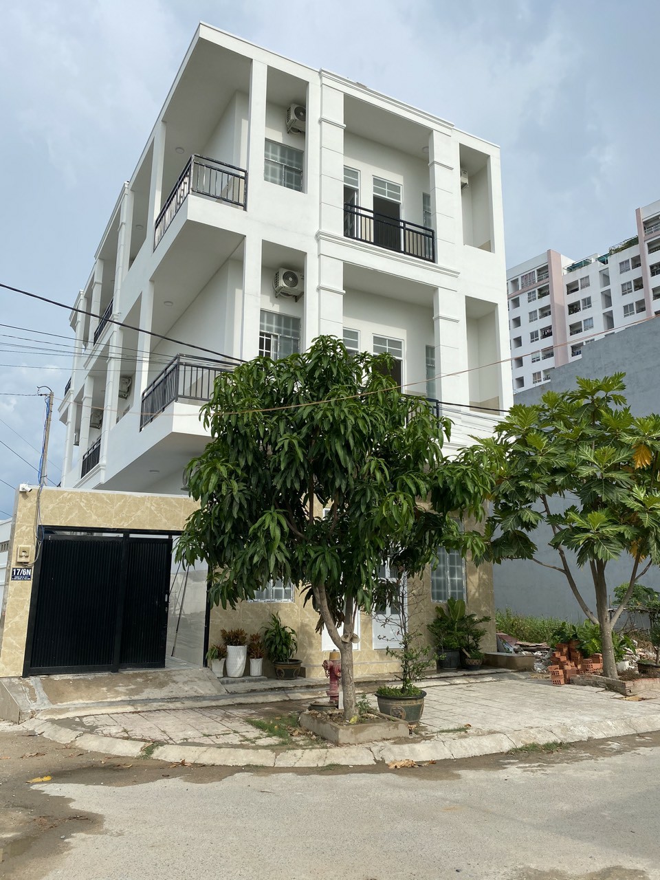 Cho thuê phòng 35m2 có máy lạnh, cửa sổ, ban công riêng đường Phạm Văn Đồng gần Gigamall