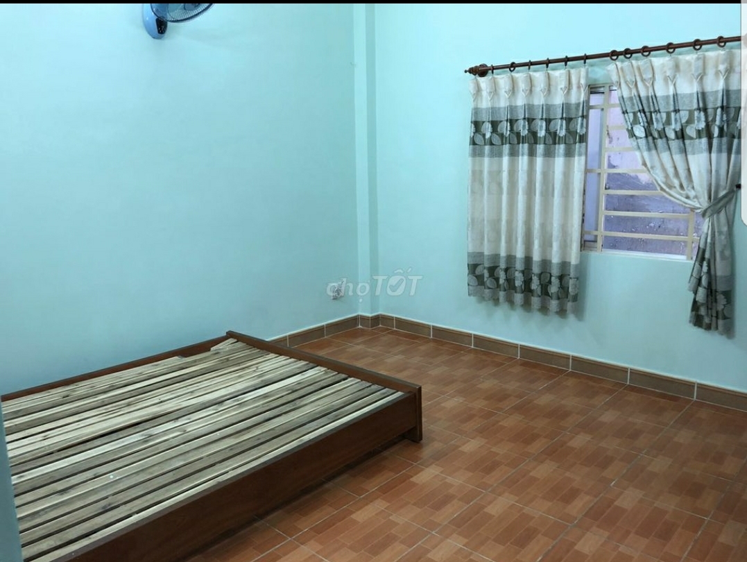 Cho thuê nhà có nội thất 3 phòng ngủ 8tr hẻm 710 Huỳnh Tấn Phát. Quận 7