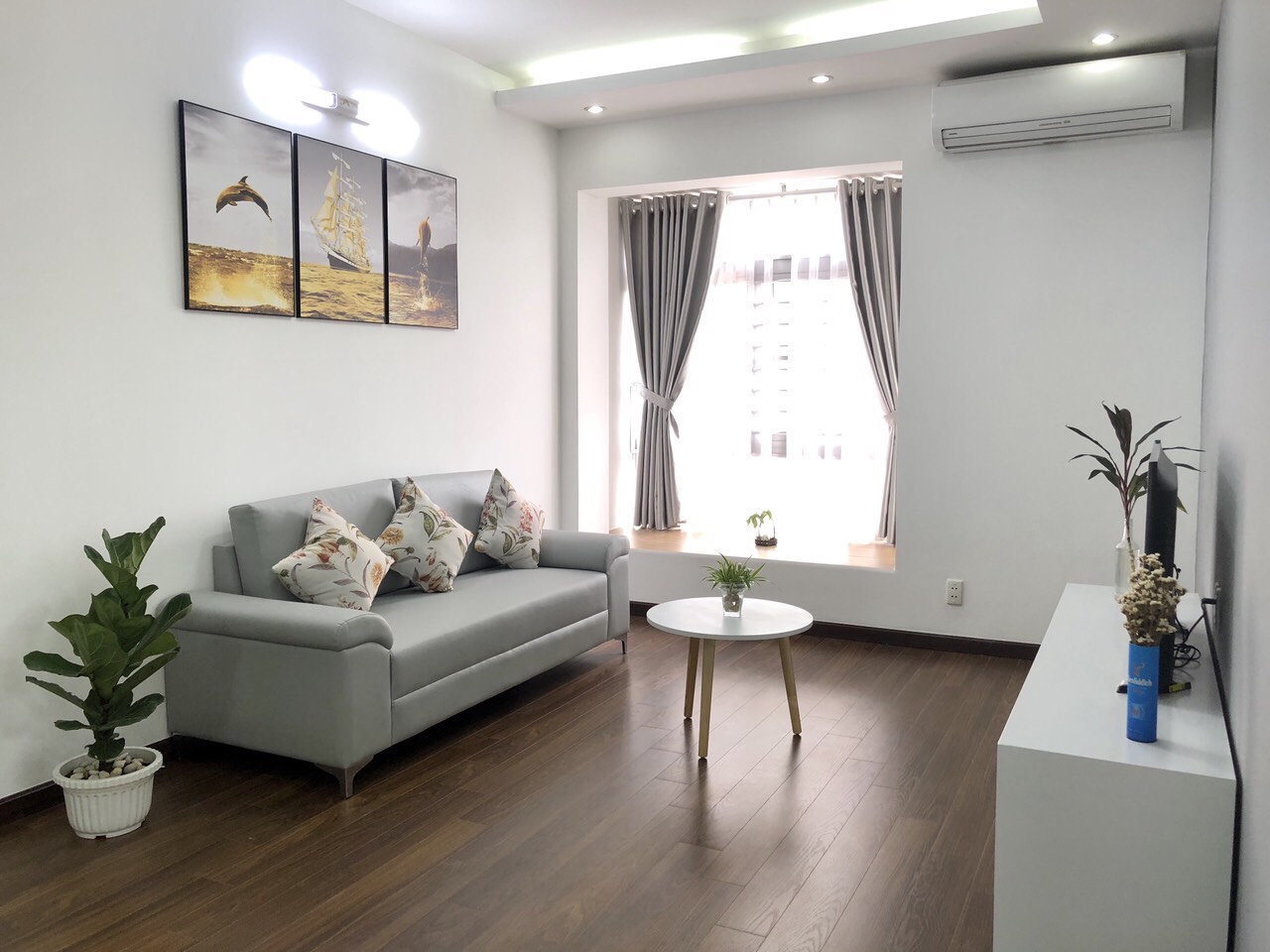 Cần cho thuê nhanh Căn hộ Sky Garden 3, Phú Mỹ Hưng, 2PN nhà đẹp đầy đủ nội thất mới, lầu cao giá 10 triệu/tháng.