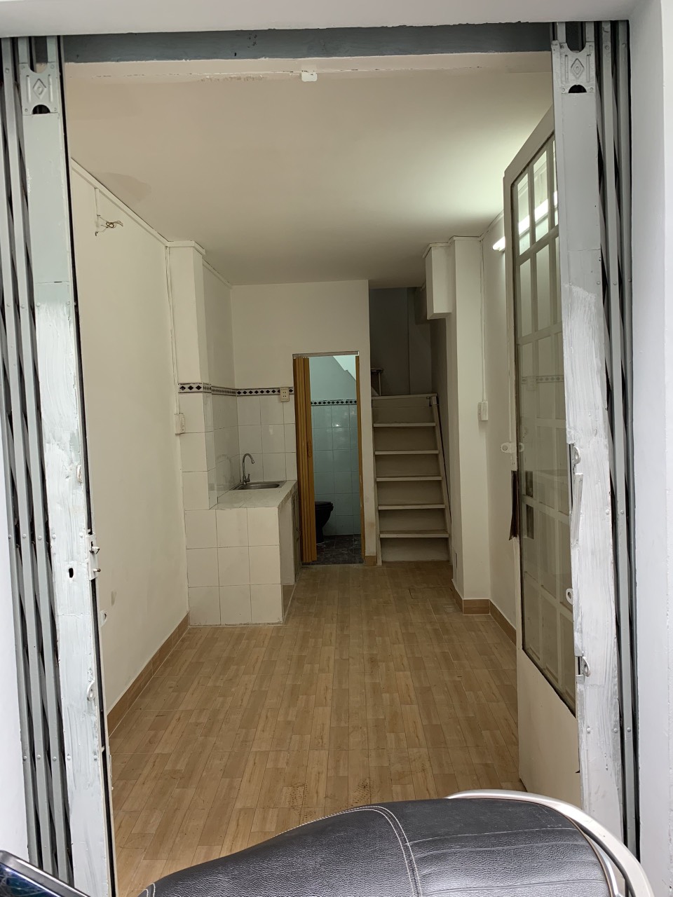CHO THUÊ NHÀ GIÁ RẺ - 1 TRỆT, 2 LẦU, 2PN - ĐƯỜNG BẠCH ĐẰNG - BÌNH THẠNH. LHCC: 0945123130