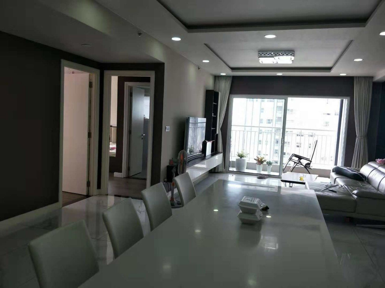 CHO THUÊ CHCC SUNRISE CITY 124M2, 3PN, 2WC. FULL NỘI THẤT GIÁ 24TR/THÁNG. LH: 0937 436 926 TÂM