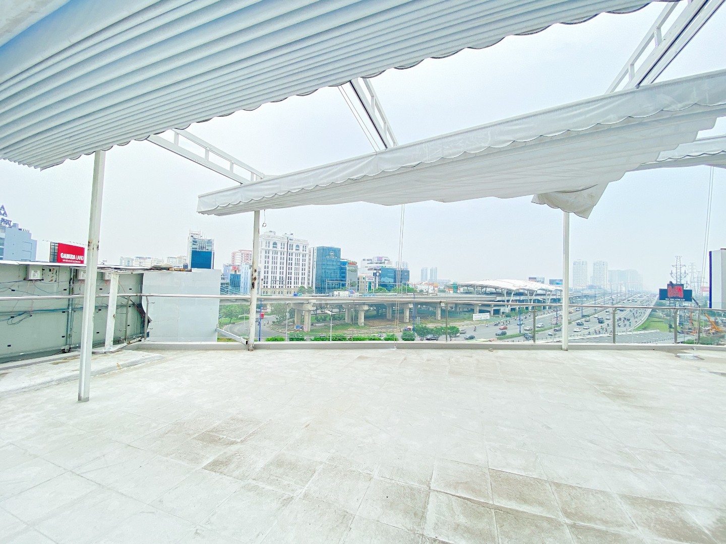 Cho thuê RoofTop làm kinh doanh tại khu vực Vinhomes Tân Cảng view sịn xò , vị trí đẹp