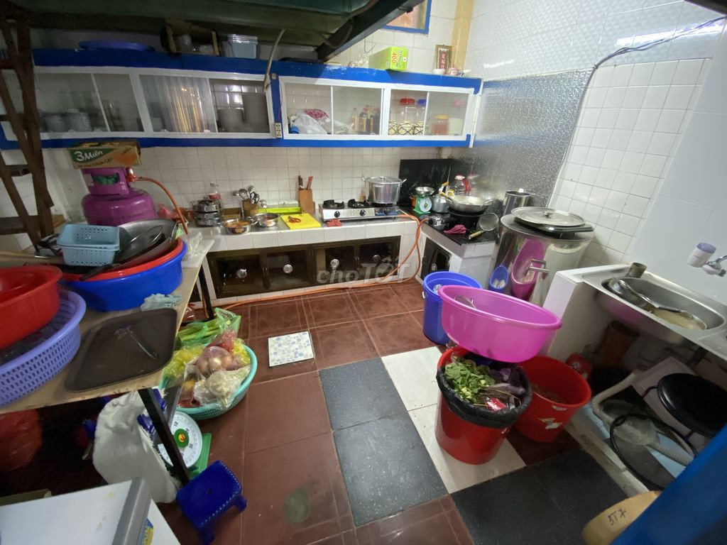 Cho thuê mặt bằng số 152 đường Cống Quỳnh - Quận 1