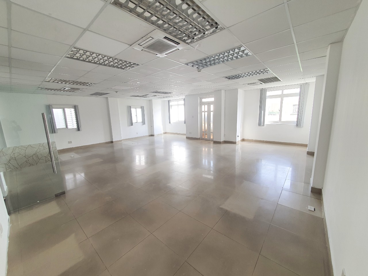 Cho thuê văn phòng 85m2 giá siêu rẻ khu k300 Tân Bình