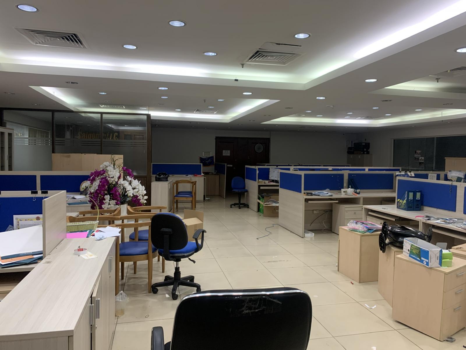 Cho thuê văn phòng tại Q5 MT sàn trong suốt, 2 mặt kính gần ngay ngã ba Võ Văn Kiệt - VP cao cấp.