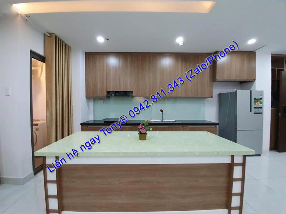 Cho thuê căn hộ 2 phòng ngủ / 2WC DT 105m2 tầng cao full tiện nghi #18 Triệu / Tháng Tel 0942811343 Tony 