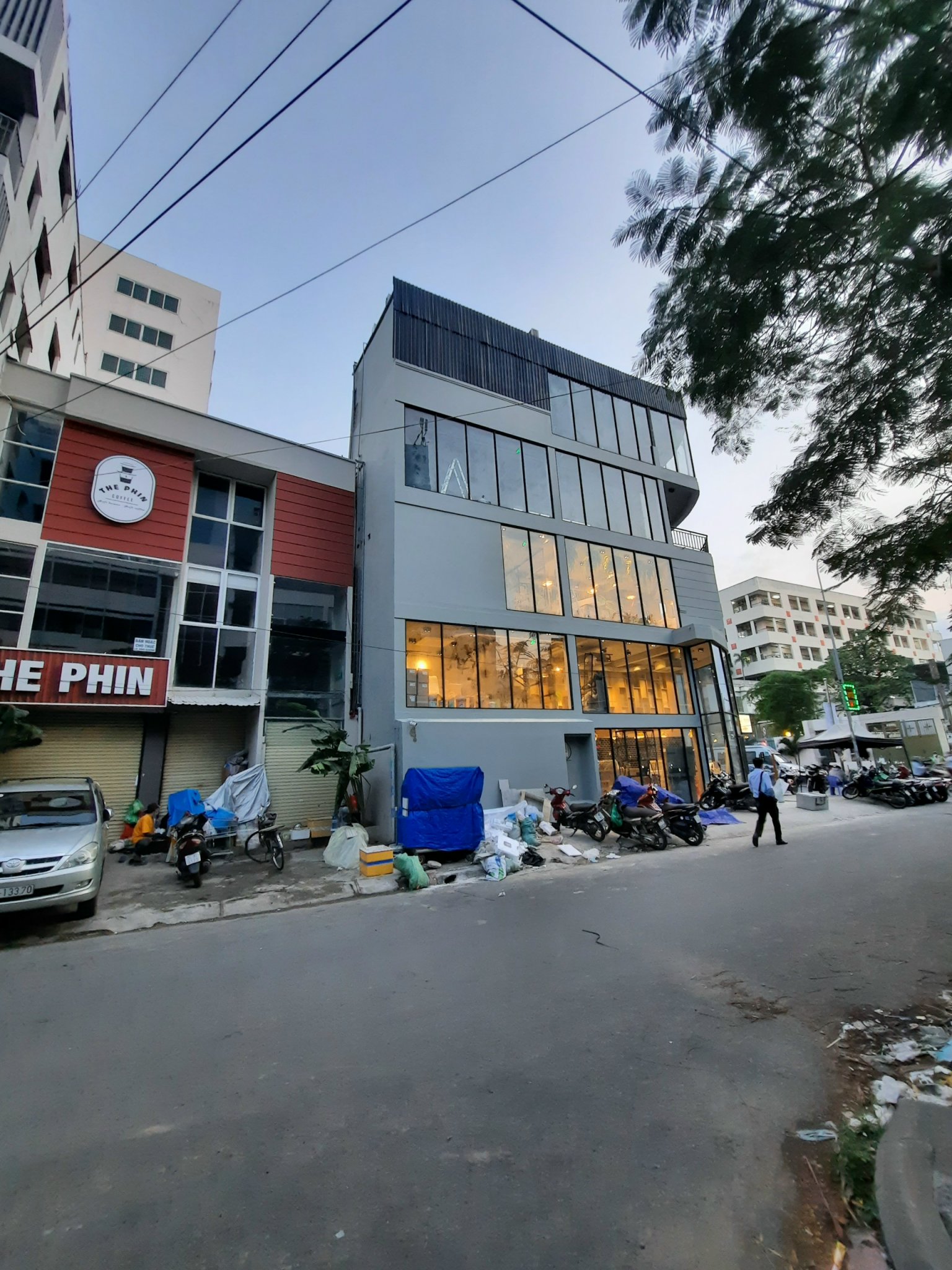 Cho thuê Nhà lắp kính đẹp 824 Sư Vạn Hạnh, P12, Q10 - 1trệt 2lầu 8.3x19m