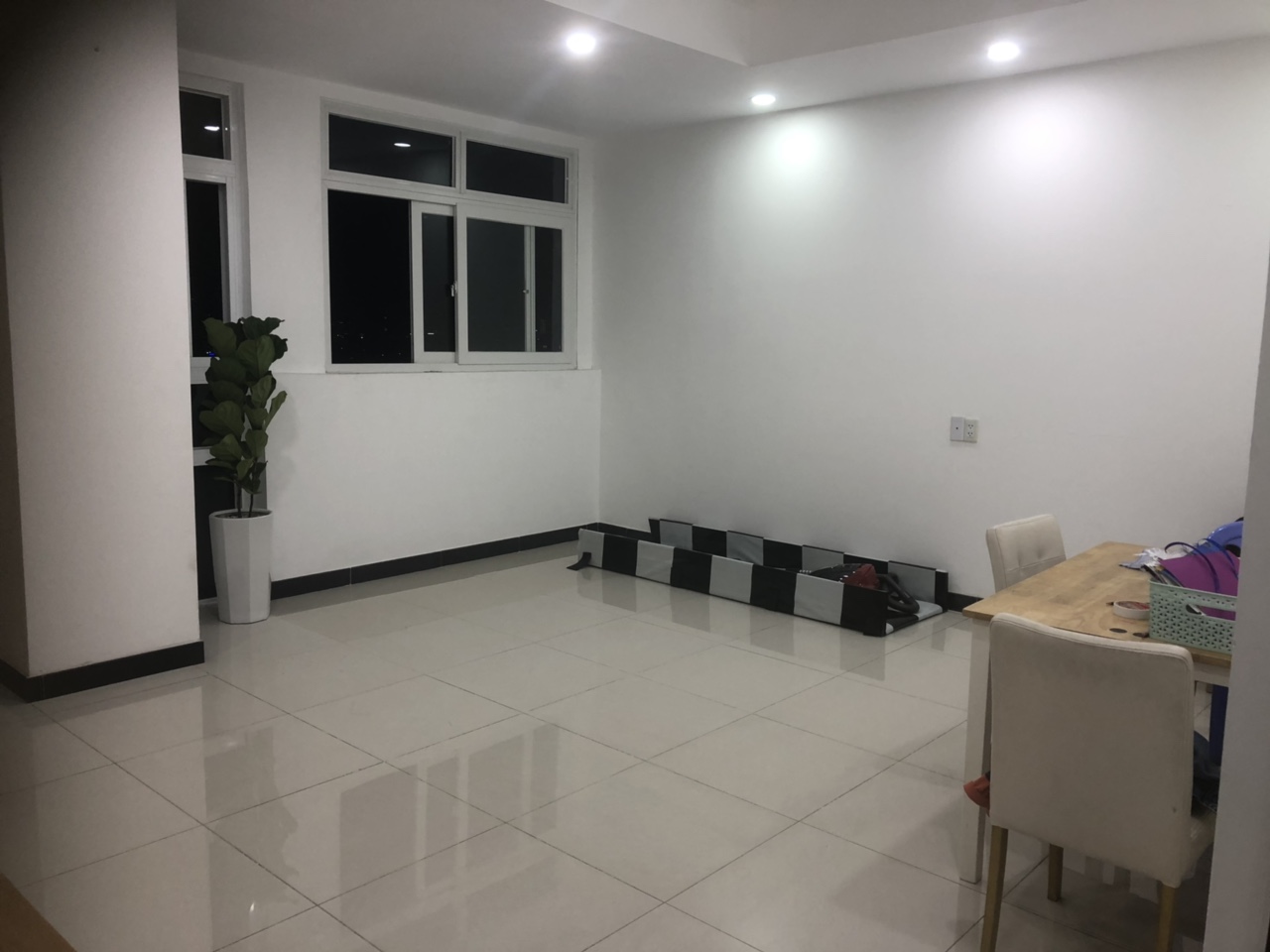 CHO THUÊ CĂN HỘ CỘNG HÒA PLAZA - 4PN GIÁ 18TR/THÁNG - 0908879243 TUẤN