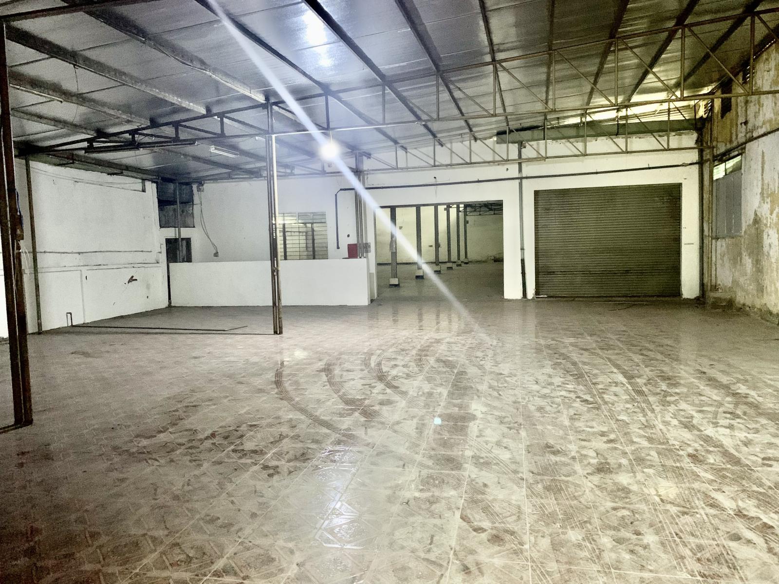 * Cho thuê kho xưởng *1300m2 đường Dương Quảng Hàm, Quận Gò Vấp