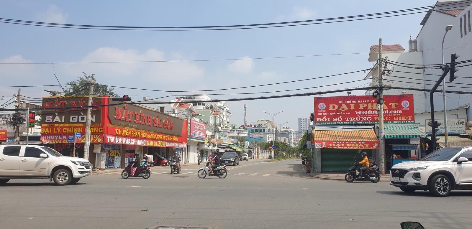 Cho thuê nhà mặt tiền ngay ngã tư Huỳnh Tấn Phát 18.5x10 đường Phú Thuận Q.7