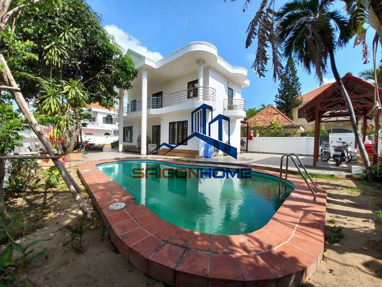 Cho thuê Villa 650m2 Thảo Điền Q2 hồ bơi,sân vườn