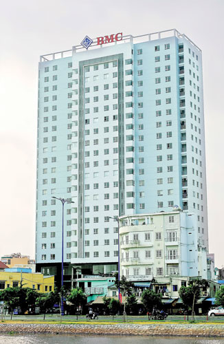 Cho thuê căn hộ BMC 422 Võ Văn Kiệt, Quận 1.DT 80.5m2, 3 phòng ngủ, giá 17tr/tháng.0902855182