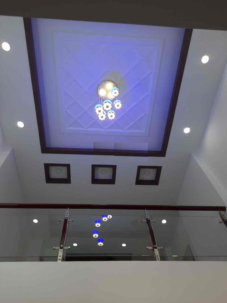 Nhà Hẻm KD đường D2: Trệt 4 Lầu Full Máy Lạnh, Nội Thất âm tường: Phù hợp VPCT, SPA