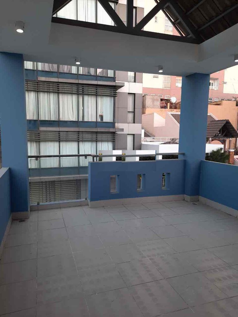 Nhà Hẻm KD đường D2: Trệt 4 Lầu Full Máy Lạnh, Nội Thất âm tường: Phù hợp VPCT, SPA