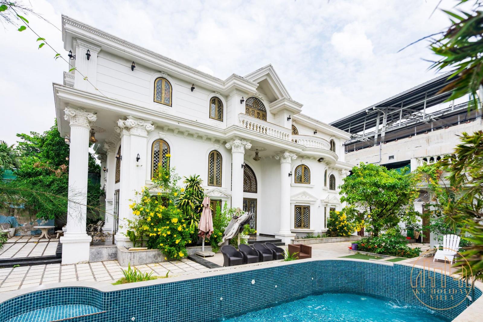 Cho thuê villa Pháp ngay gần cầu Sài Gòn,hồ bơi sân vườn 6PN full nội thất