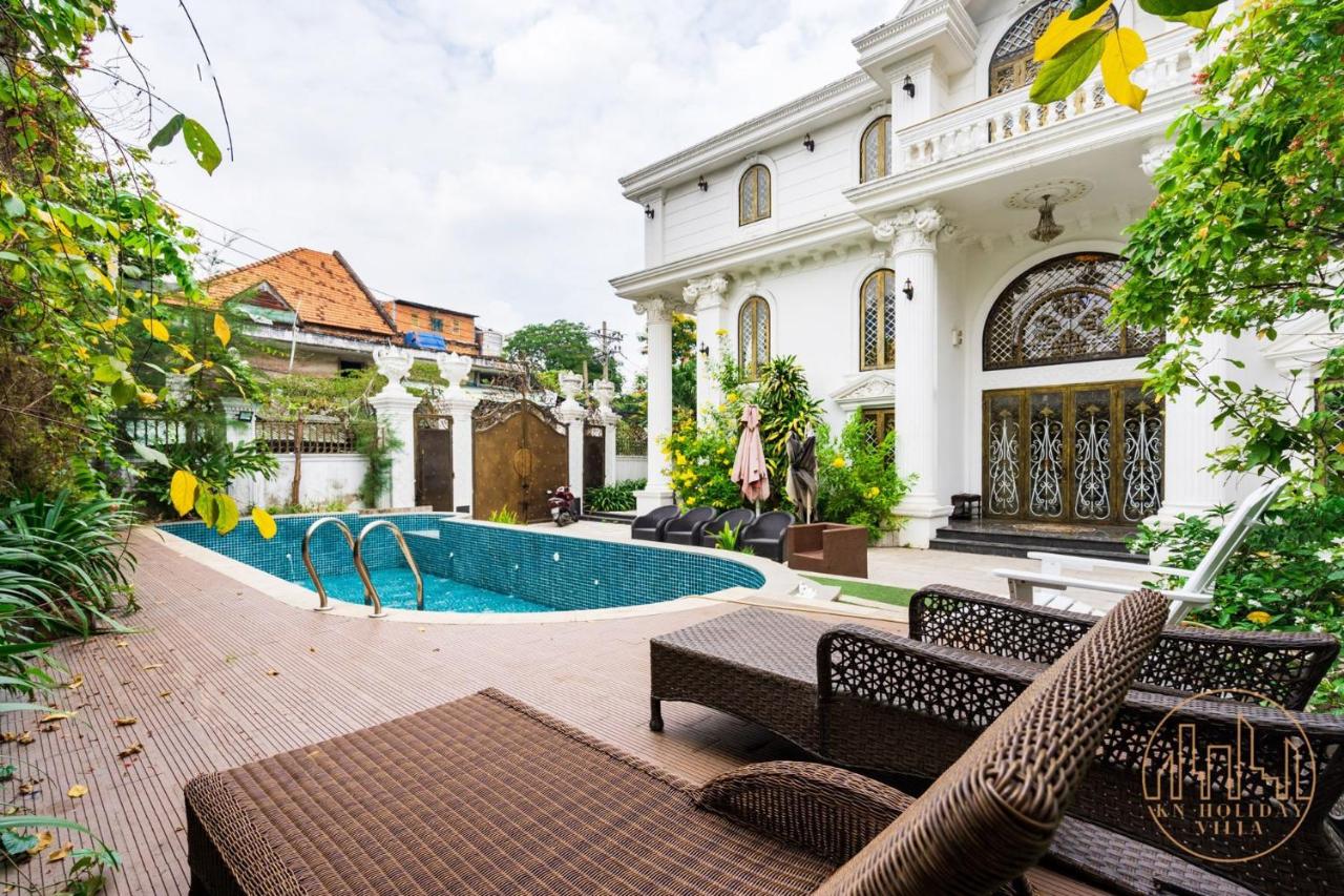 Cho thuê biệt thự Nam Quang 1, Phú Mỹ Hưng, Q 7, nhà đẹp có hồ bơi giá 2700$/tháng