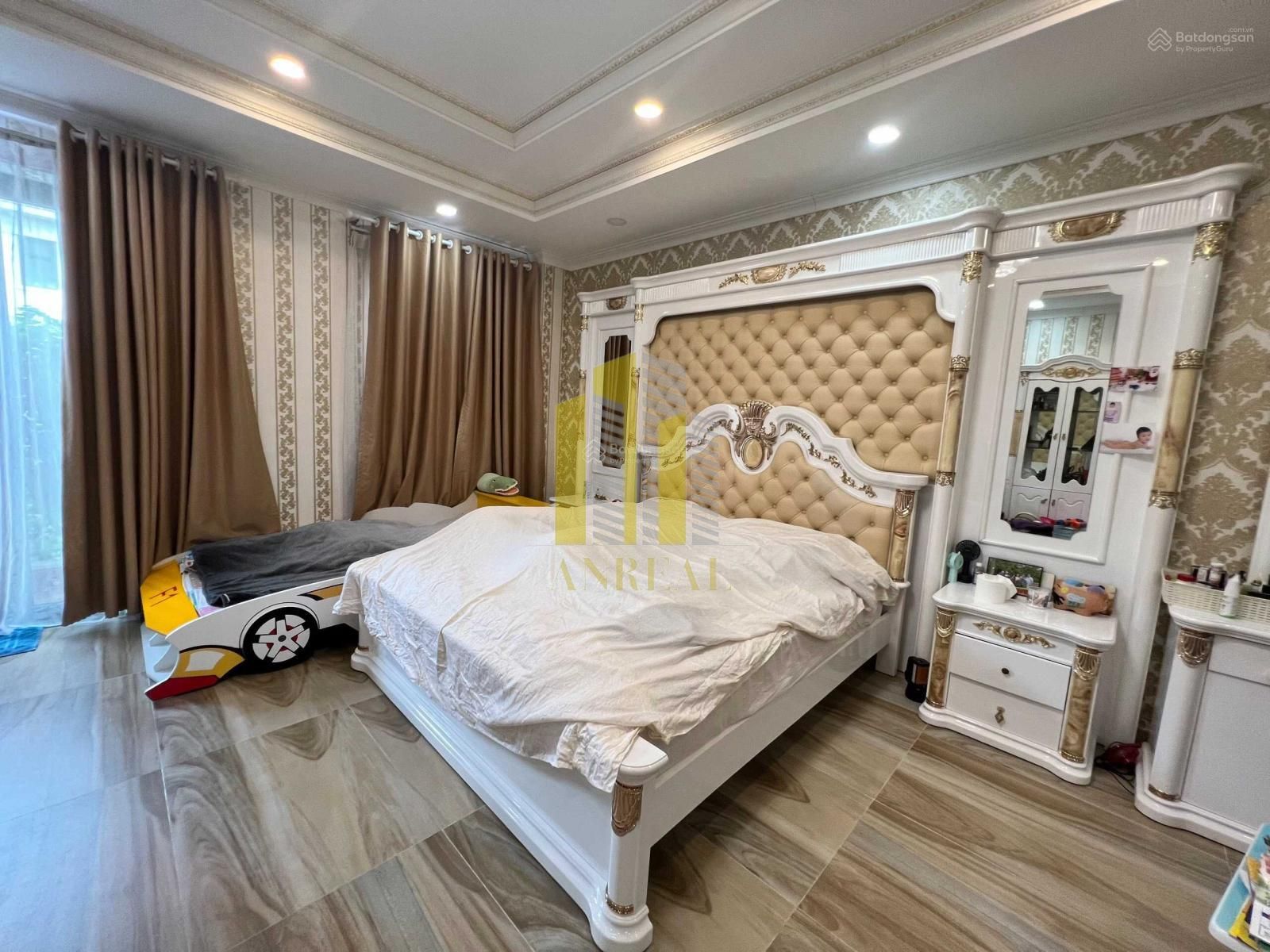 Cho thuê villa Nguyễn Văn Hưởng - Có Hồ Bơi, Đầy Đủ Nội Thất - Giá 2500$