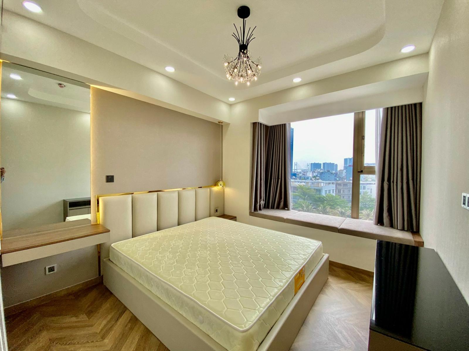 Cho thuê căn hộ Midtown Phú Mỹ Hưng, dt 82m2, 2 PN, nhà đẹp. LH 078 825 3939