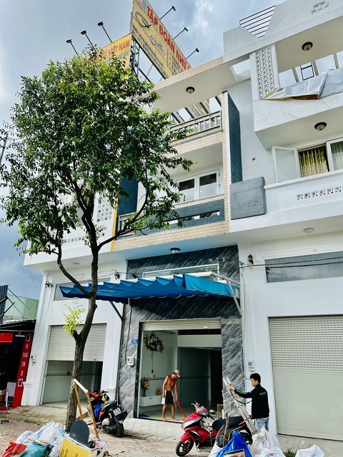 Cho thuê căn MT mới đẹp đường nhánh Hà Huy Giáp Q12 rộng 10m đúc 3.5 tấm có vỉa hè rộng kinh doanh
