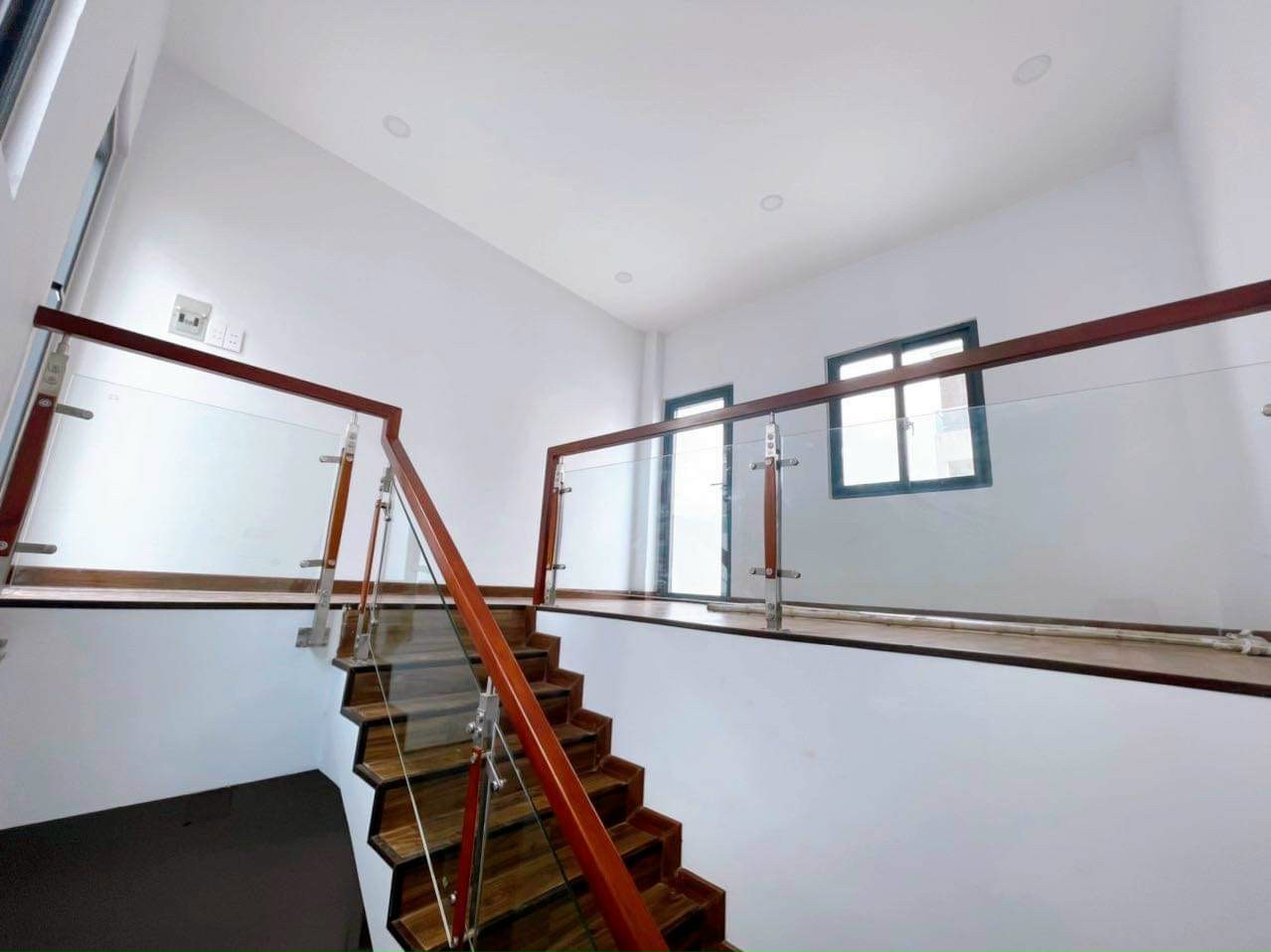 SIÊU RẺ! Cho thuê GẤP MT Đ. Võ Thị Sáu phường Tân Định, Quận 1 - ngang 6.1x20m 