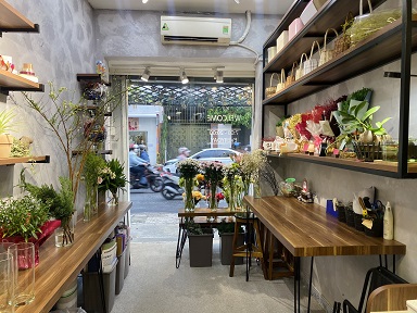 Nhượng shop hoa xinh, khách đều, vị trí thuận lợi đường Huỳnh Văn Bánh, P11, Phú Nhuận