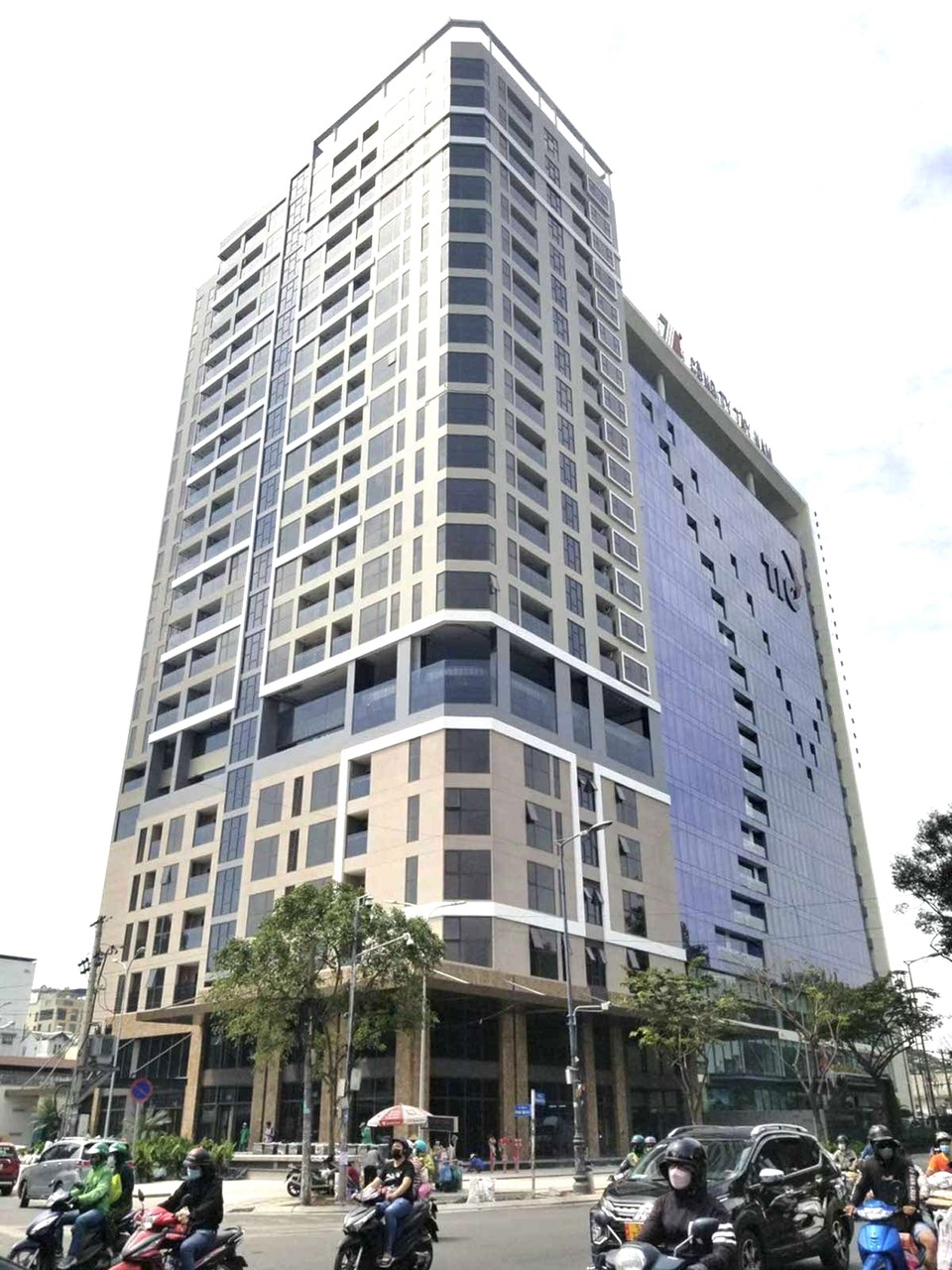 Cho thuê căn hộ gần sân bay Tại chung cư  Park Legend  90m2 3PN căn góc mới 100%, NTCB thoáng mát 