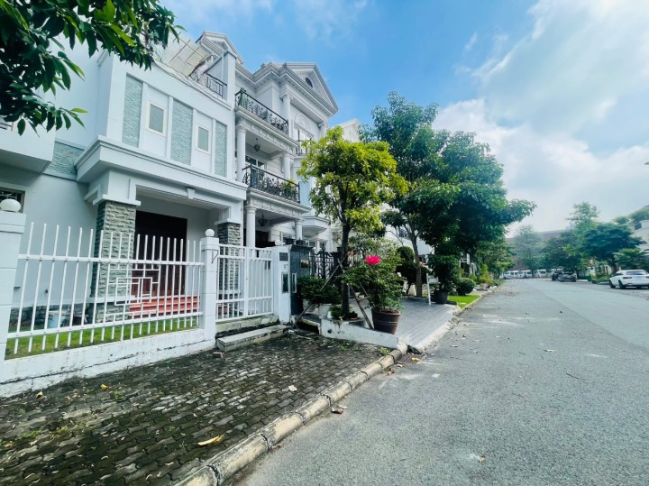 Cho thuê biệt thự NamThông nhà đẹp, giá rẻ nhất tại Phú Mỹ Hưng, quận 7