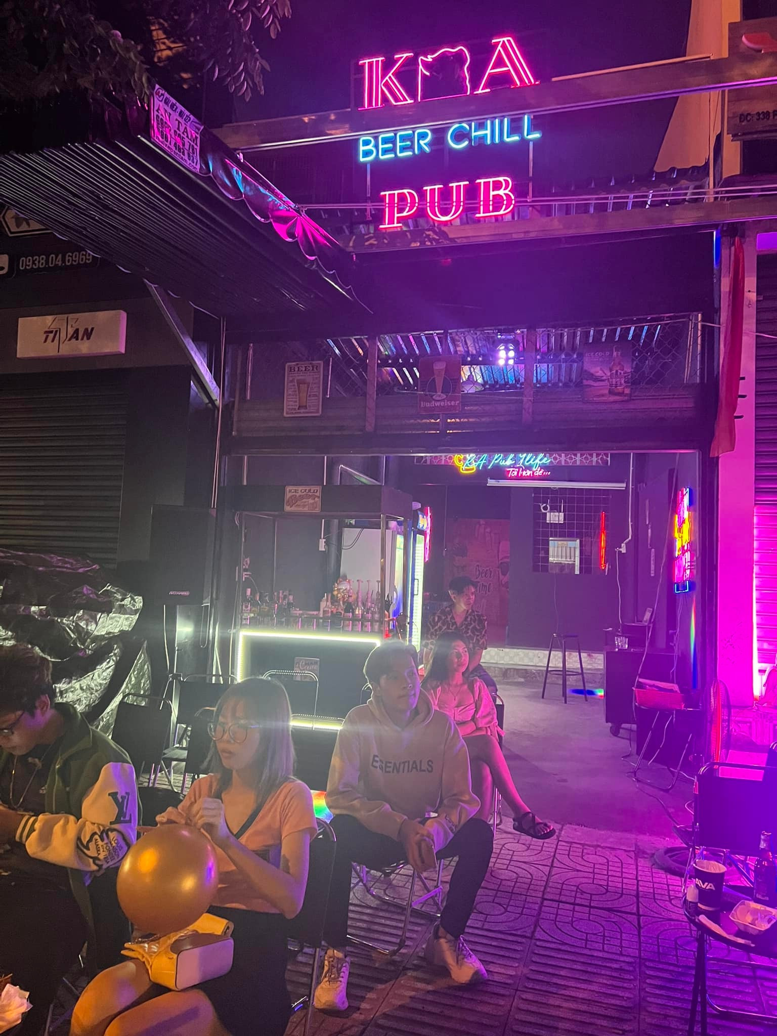 CẦN SANG LẠI MẶT BẰNG BEER CHILL PUB PHẠM VĂN ĐỒNG