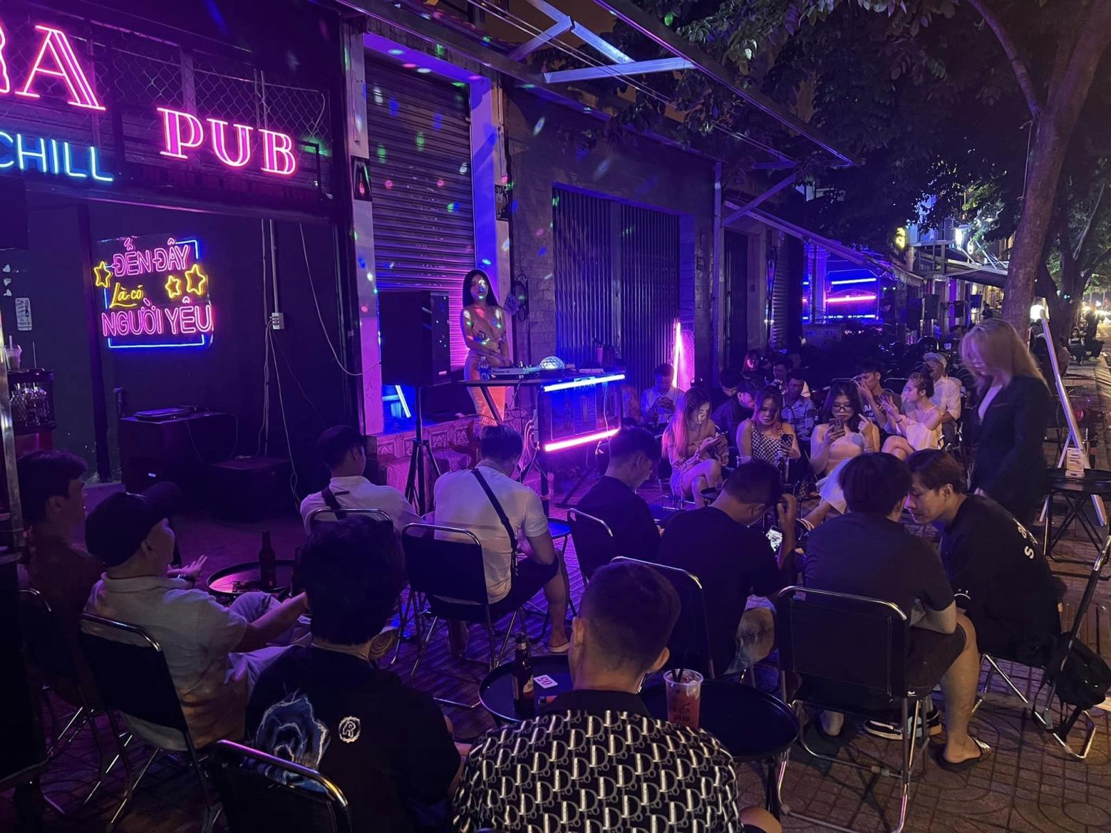 CẦN SANG LẠI MẶT BẰNG BEER CHILL PUB PHẠM VĂN ĐỒNG