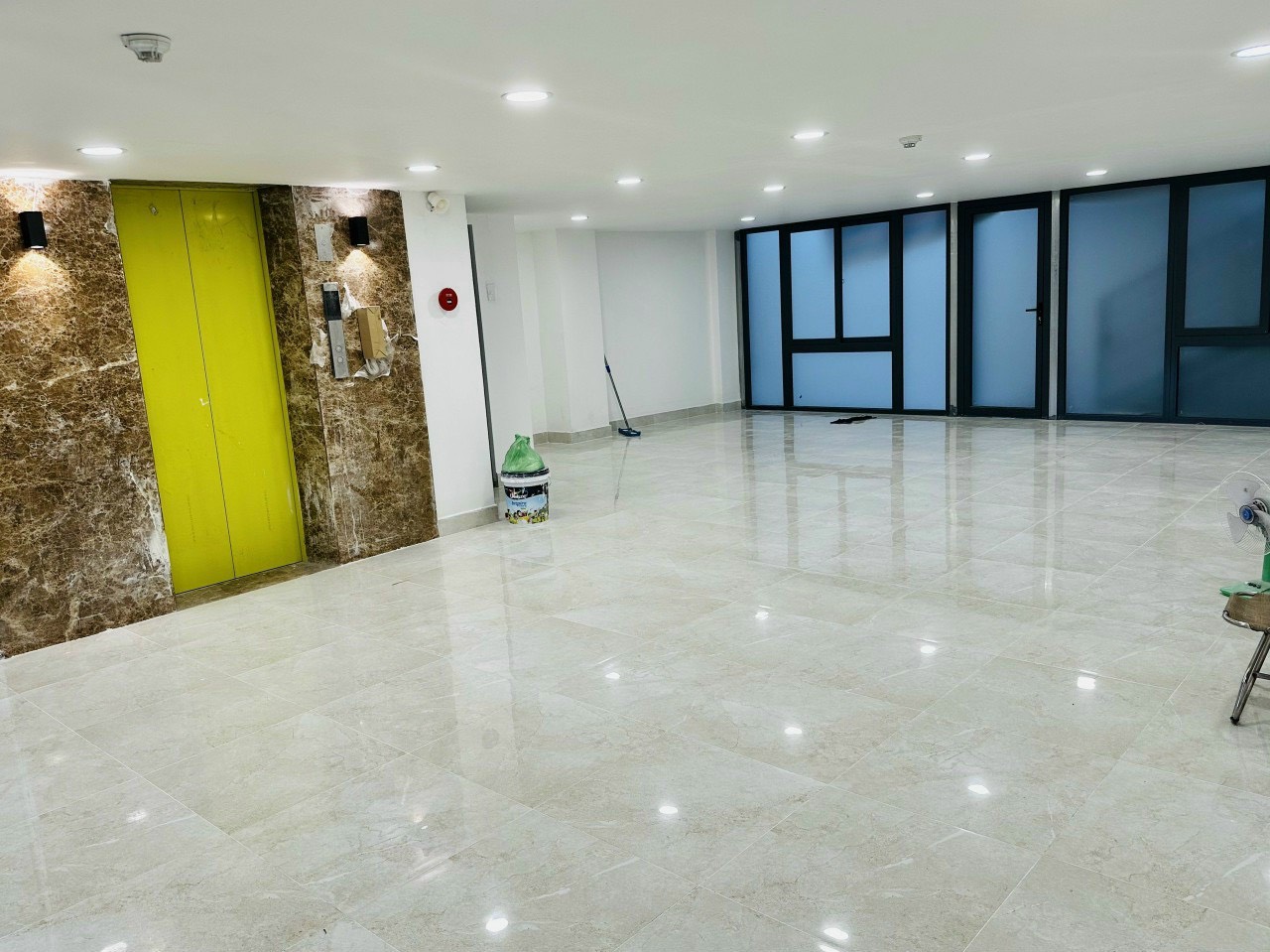 Cho thuê tòa nhà văn phòng Mặt tiền Trần Khắc Chân Quận 1