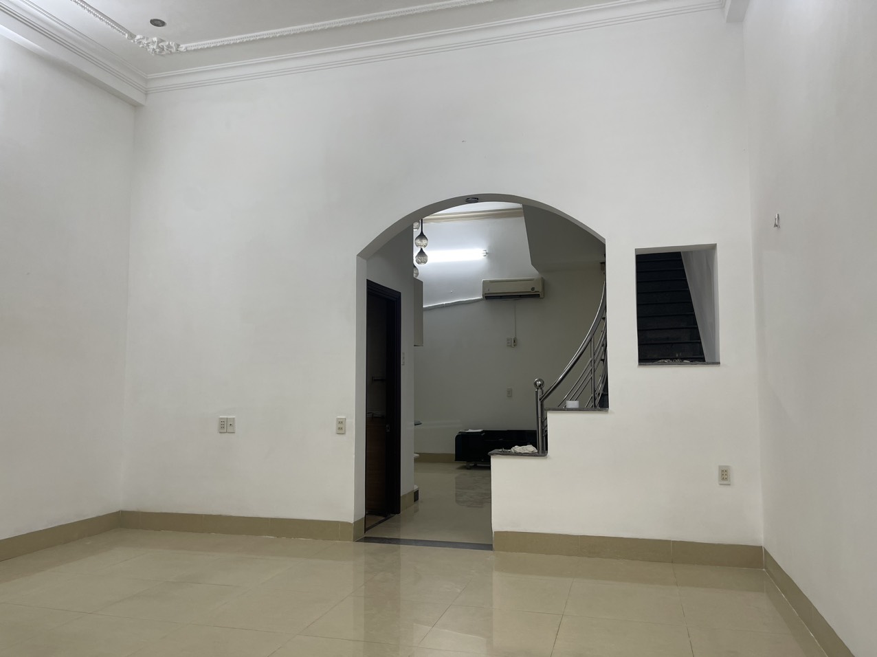 Chính chủ cho thuê nhà số 23 Nguyễn Văn Mai, P4, Q.Tân Bình, giá tốt.