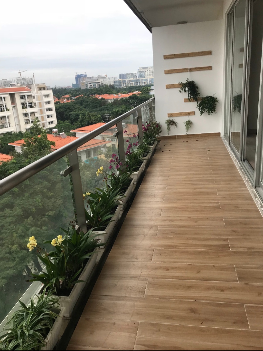 CầnCho thuê nhanh căn hộ Garden Plaza 1 Phú Mỹ Hưng diện tích 150m2, 3PN 2WC giá 25 triệu/tháng . LH: 0914266179