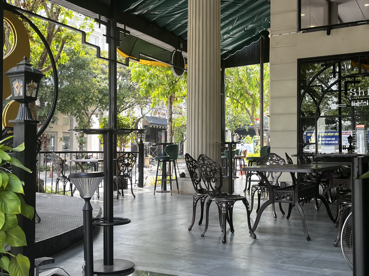 Cho thuê mặt bằng góc 2 mặt tiền nhà hàng, cafe đường lớn Phú Mỹ Hưng q7
