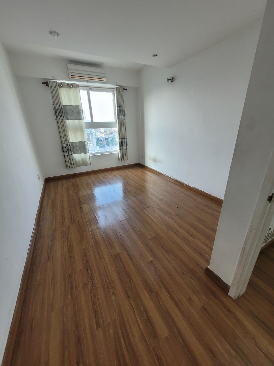 Cho thuê căn hộ chung cư Ruby Garden, Tân Bình diện tích 80m2  giá 8.5 Triệu/tháng ở được liền LH 0977252187