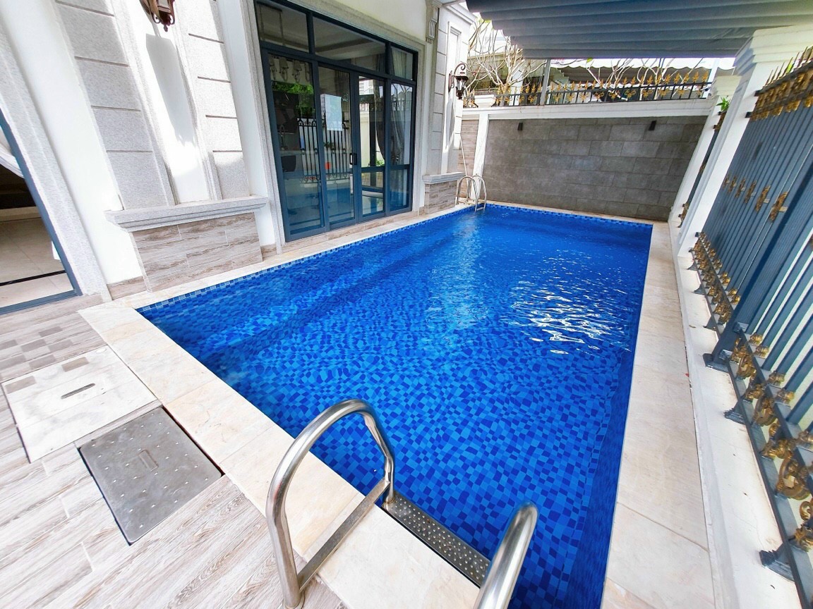 Cho thuê Villa tại Phú Mỹ Hưng có 6PN, 7WC, có hồ bơi, full nội thất cao cấp