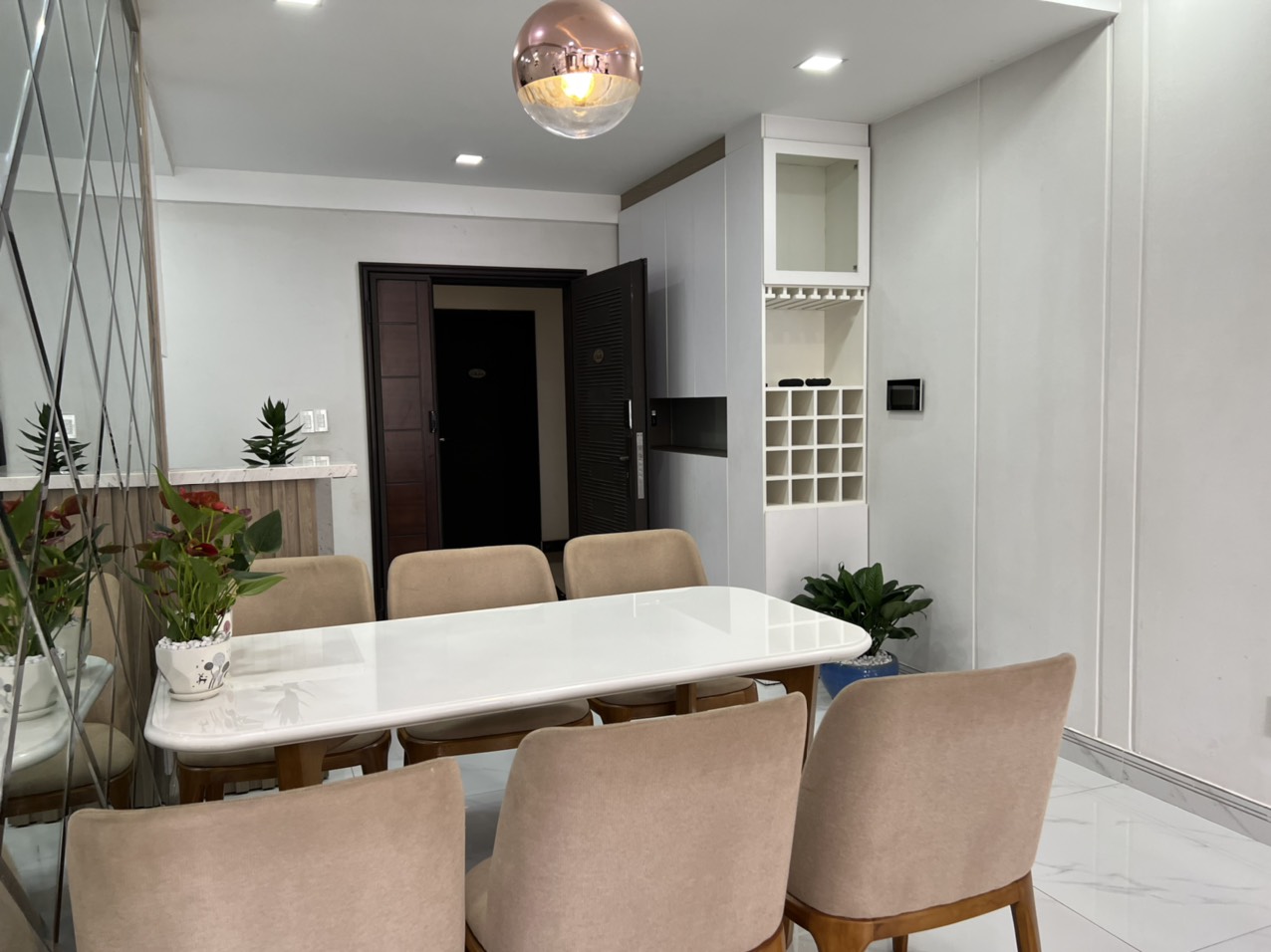 Cho thuê căn hộ Scenic Valley, 3PN, 2WC, Full nội thất, 110m², giá 30 triệu/tháng.