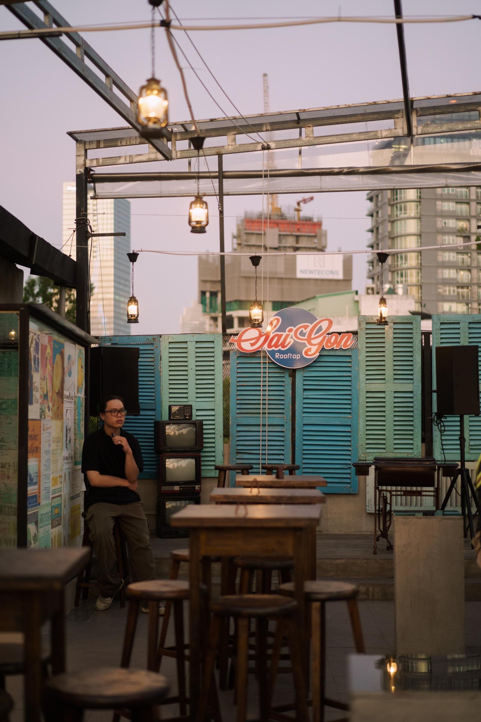 CẦN CHO THUÊ HOẶC SANG NHƯỢNG LẠI QUÁN ROOFTOP TẠI QUẬN 1