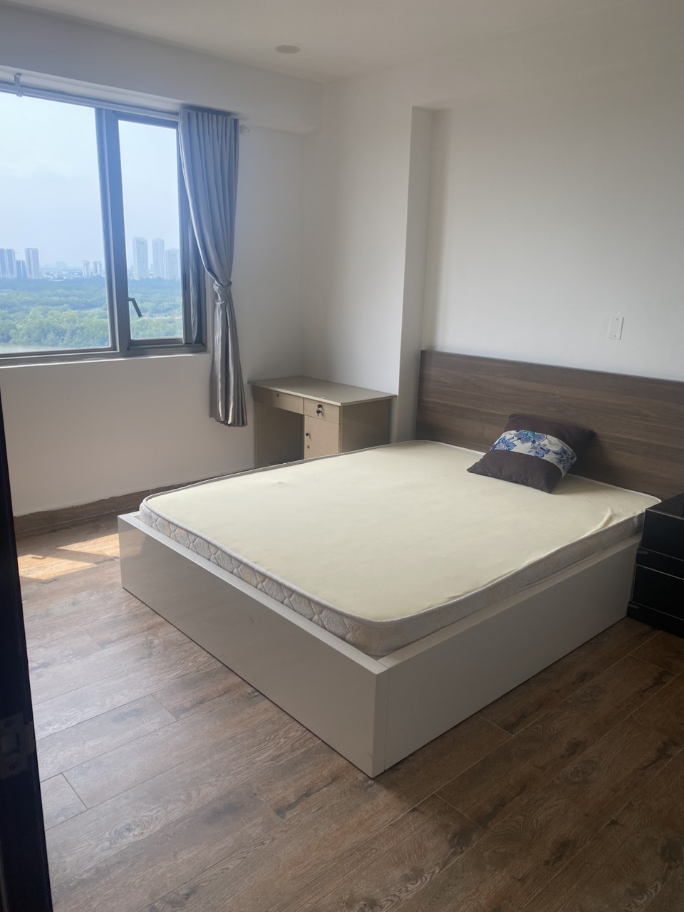 Cho thuê CH Hưng Phúc 82m2 2PN 2WC, full nội thất, view biệt thự, giá 15tr/tháng