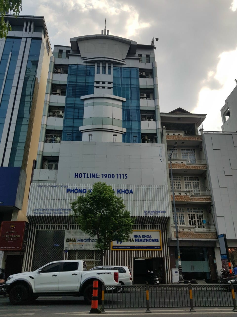 Cho thuê tòa nhà văn phòng 2 chiều Nguyễn Thị Minh Khai Q3 1.300m 