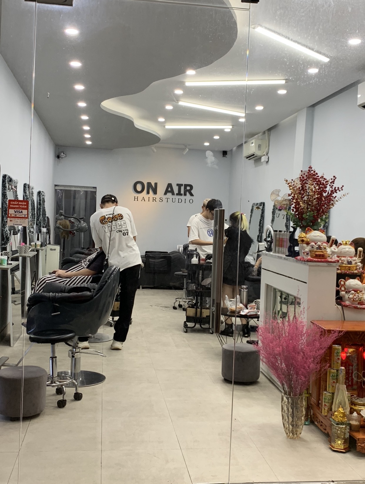 Cần sang lại tiệm tóc 205/1 Nguyễn Trãi,Phường Nguyễn Cư Trinh. Quận 1, Thành phố Hồ Chí Minh