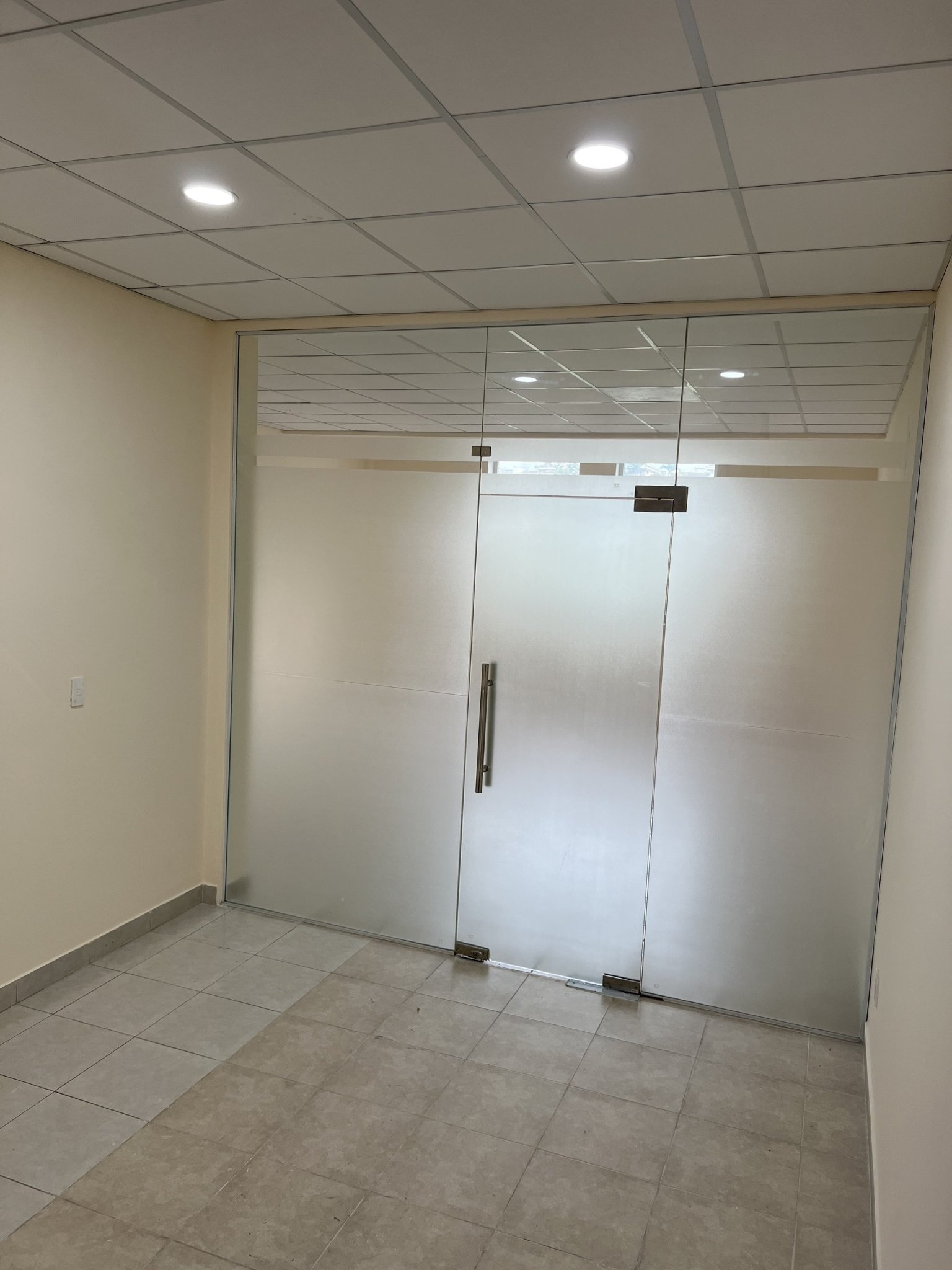 Cho thuê nhà phố mặt tiền đường Nguyễn Văn Linh, giá 50 triệu