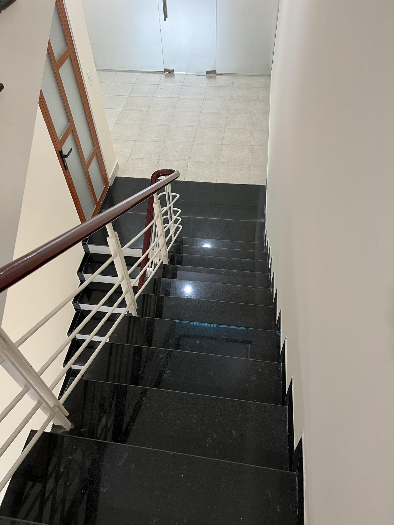 Cho thuê nhà phố mặt tiền đường Nguyễn Văn Linh, giá 50 triệu
