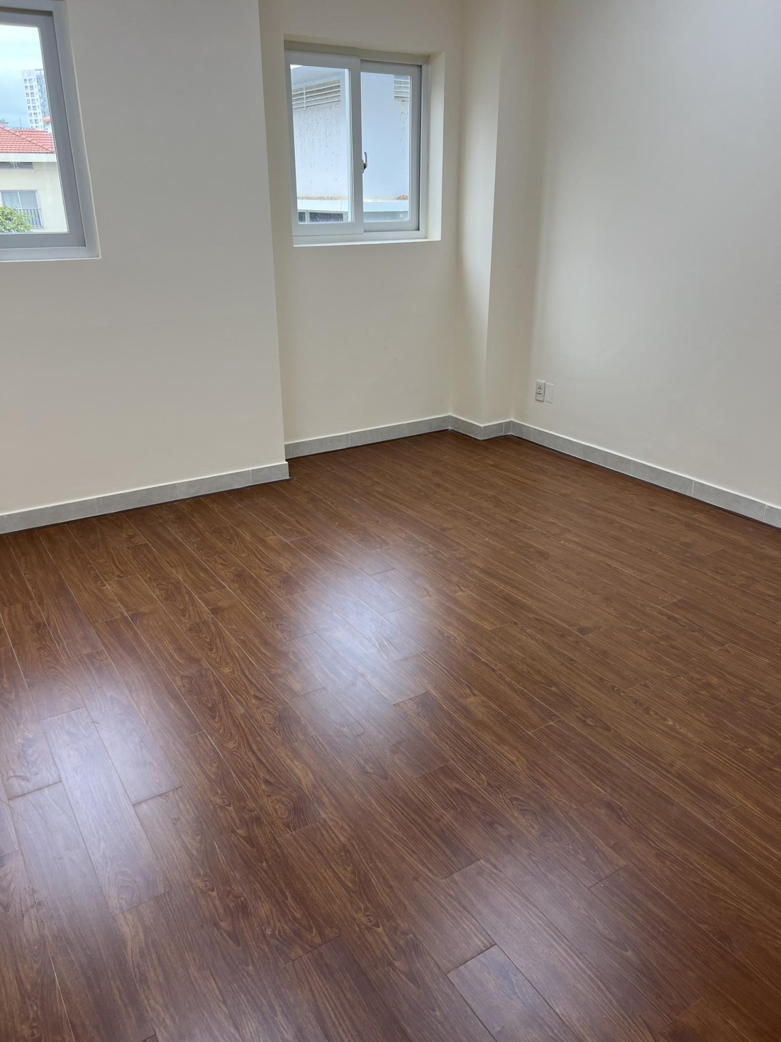 Cho thuê nhà phố mặt tiền đường Nguyễn Văn Linh, giá 50 triệu
