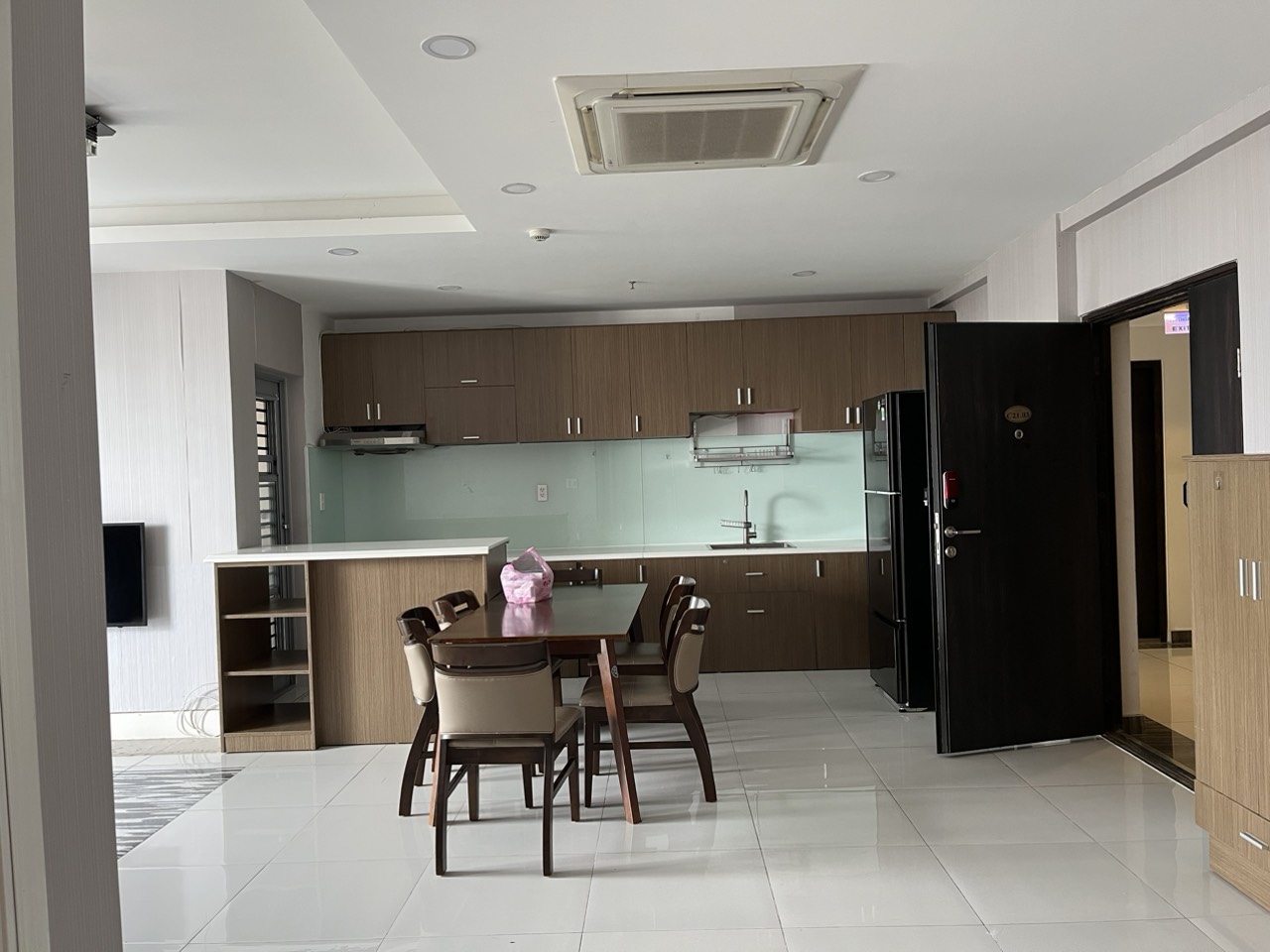 Cho thuê nhanh Green Valley, DT 120m2, 03PN, 02WC, giá 1.300$/tháng thương lượng