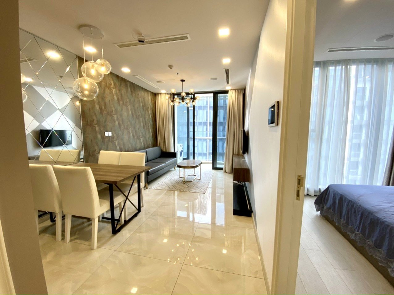 Cho thuê căn hộ Vinhomes Golden River - Vị trí đắc địa, giao thông thuận tiện, dễ dàng di chuyển