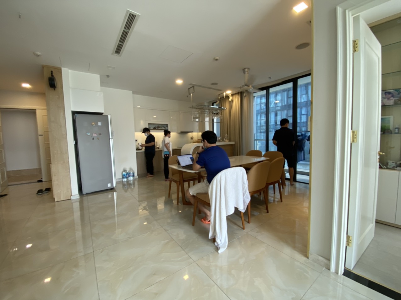 Vinhomes Golden River - Cho thuê căn hộ với đội ngũ nhân viên chuyên nghiệp và tận tâm, đảm bảo sự hài lòng của khách hàng