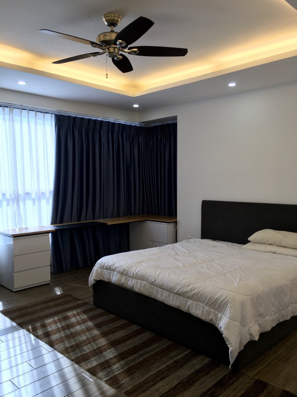 Cho thuê căn hộ Midtown 3PN dt 130m giá 1600$/tháng, nhà đẹp. lh: 0909168890