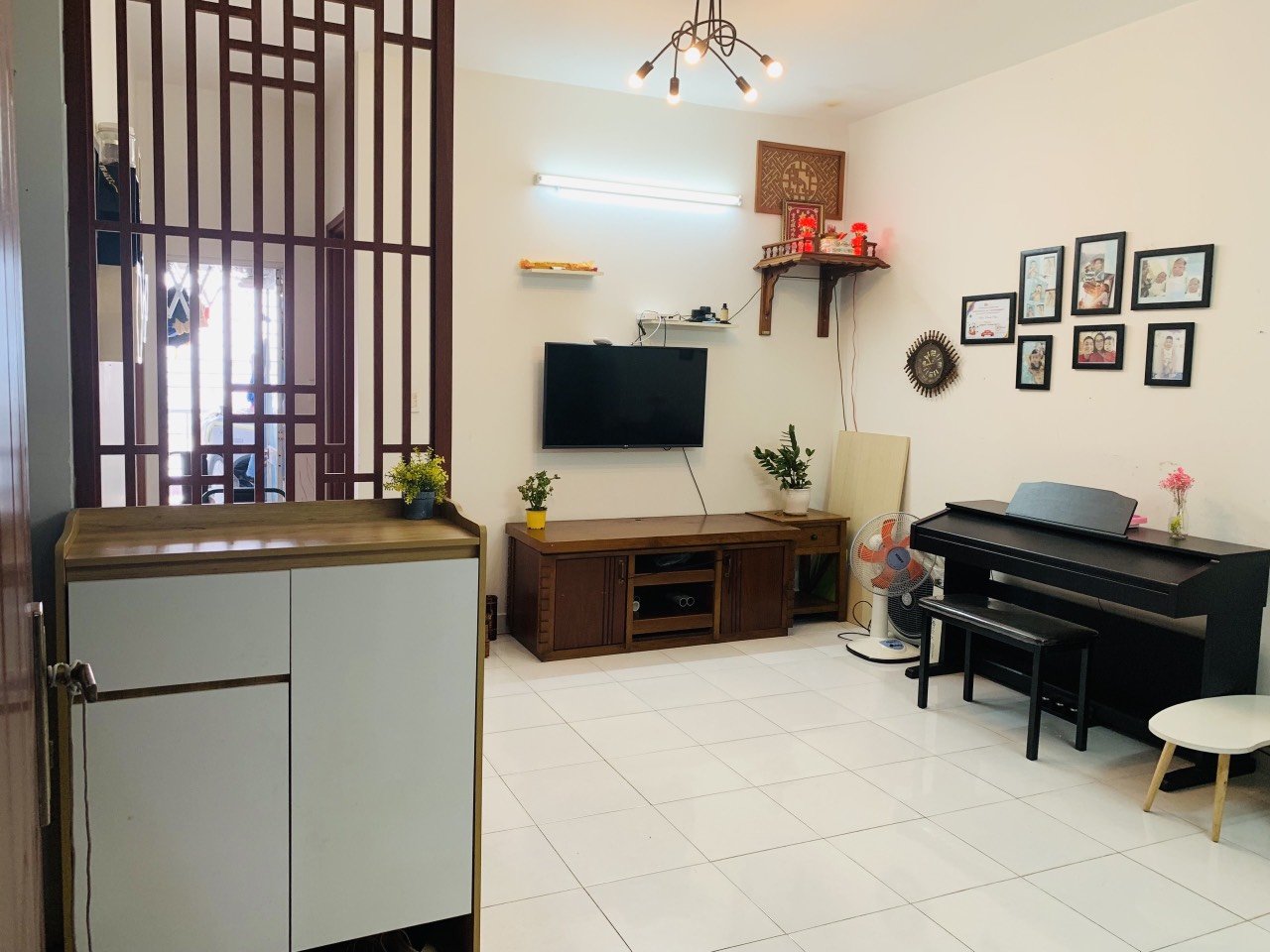 Cần cho thuê chung cư Sài Gòn Town 3PN 2WC Có nội thất vào ở liền quận tân phú 
